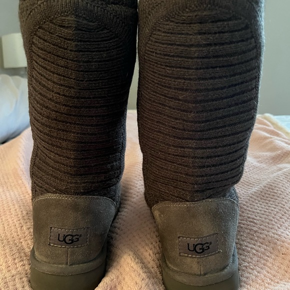 UGG brown sweater style - Picture 4 of 8